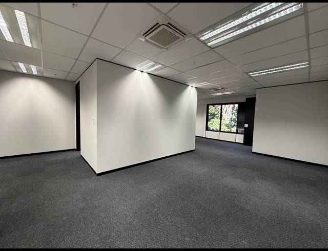 122M² OFFICE TO LET IN PARKTOWN
